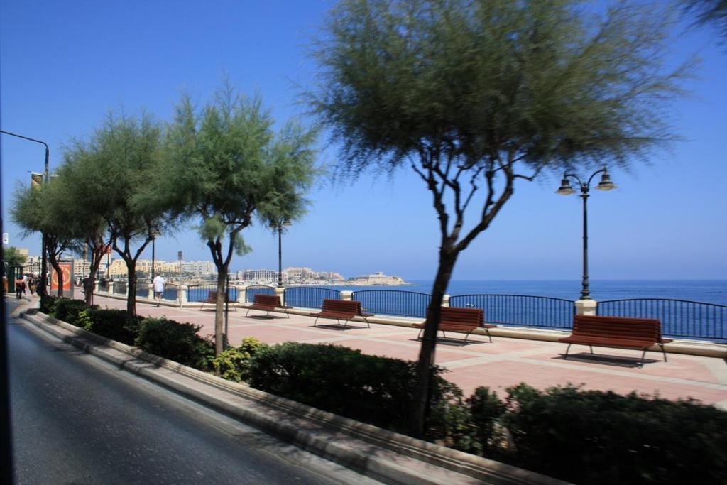 Art Deco Luxury Apartment, Central Location Sliema Ngoại thất bức ảnh